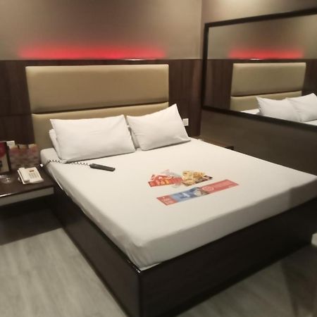 Hotel Sogo Pasay Wood Street Buitenkant foto