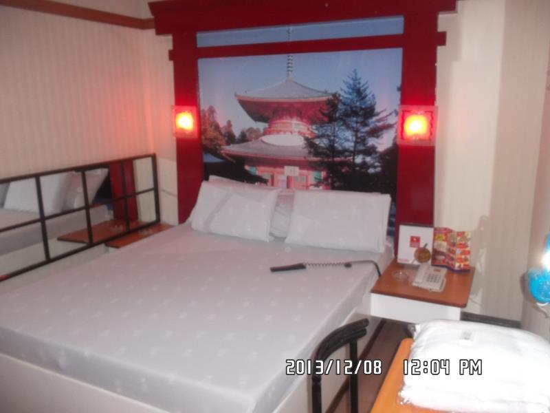 Hotel Sogo Pasay Wood Street Buitenkant foto