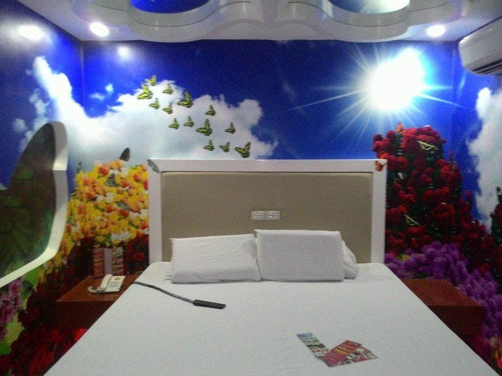Hotel Sogo Pasay Wood Street Buitenkant foto