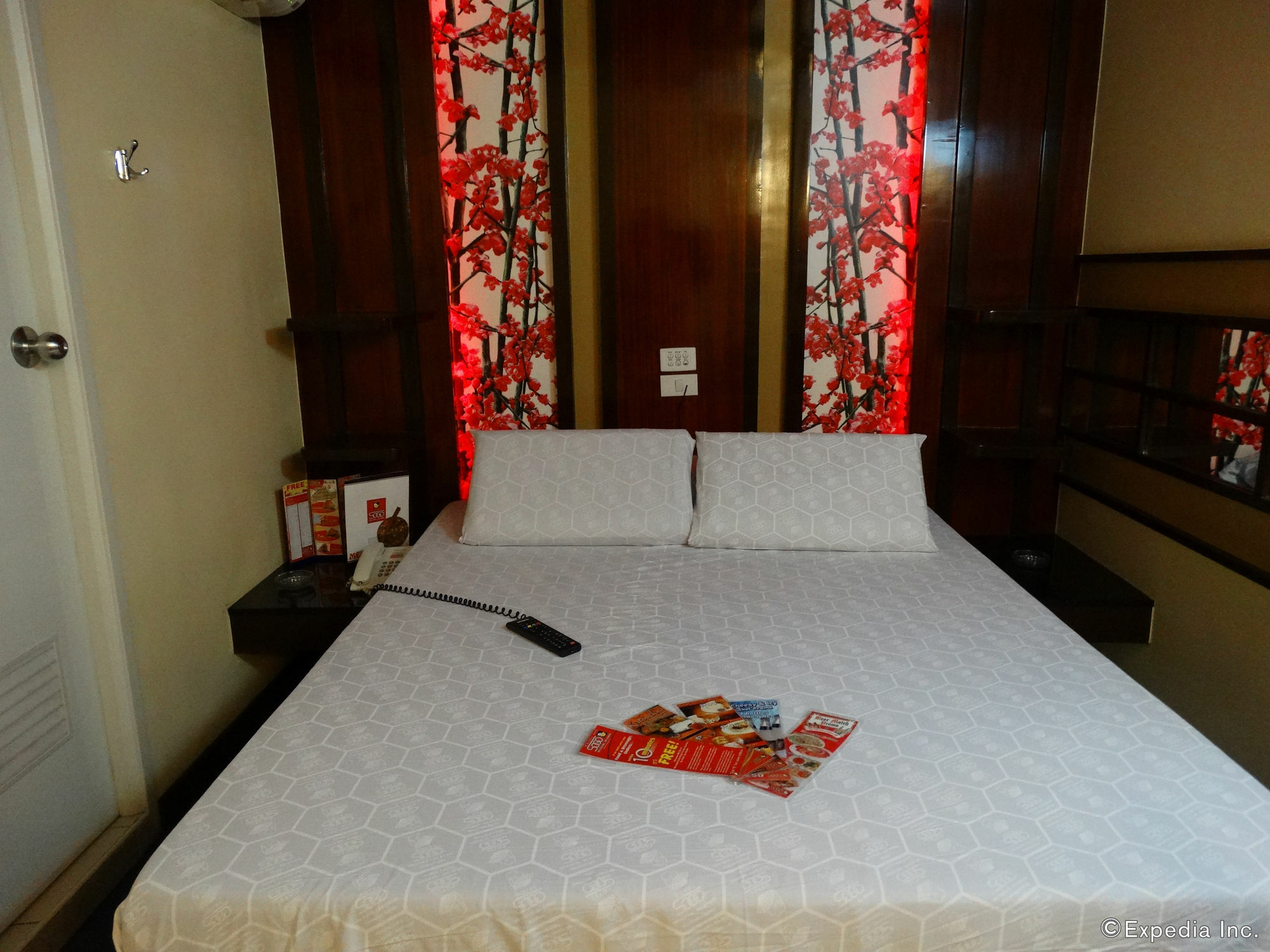 Hotel Sogo Pasay Wood Street Buitenkant foto