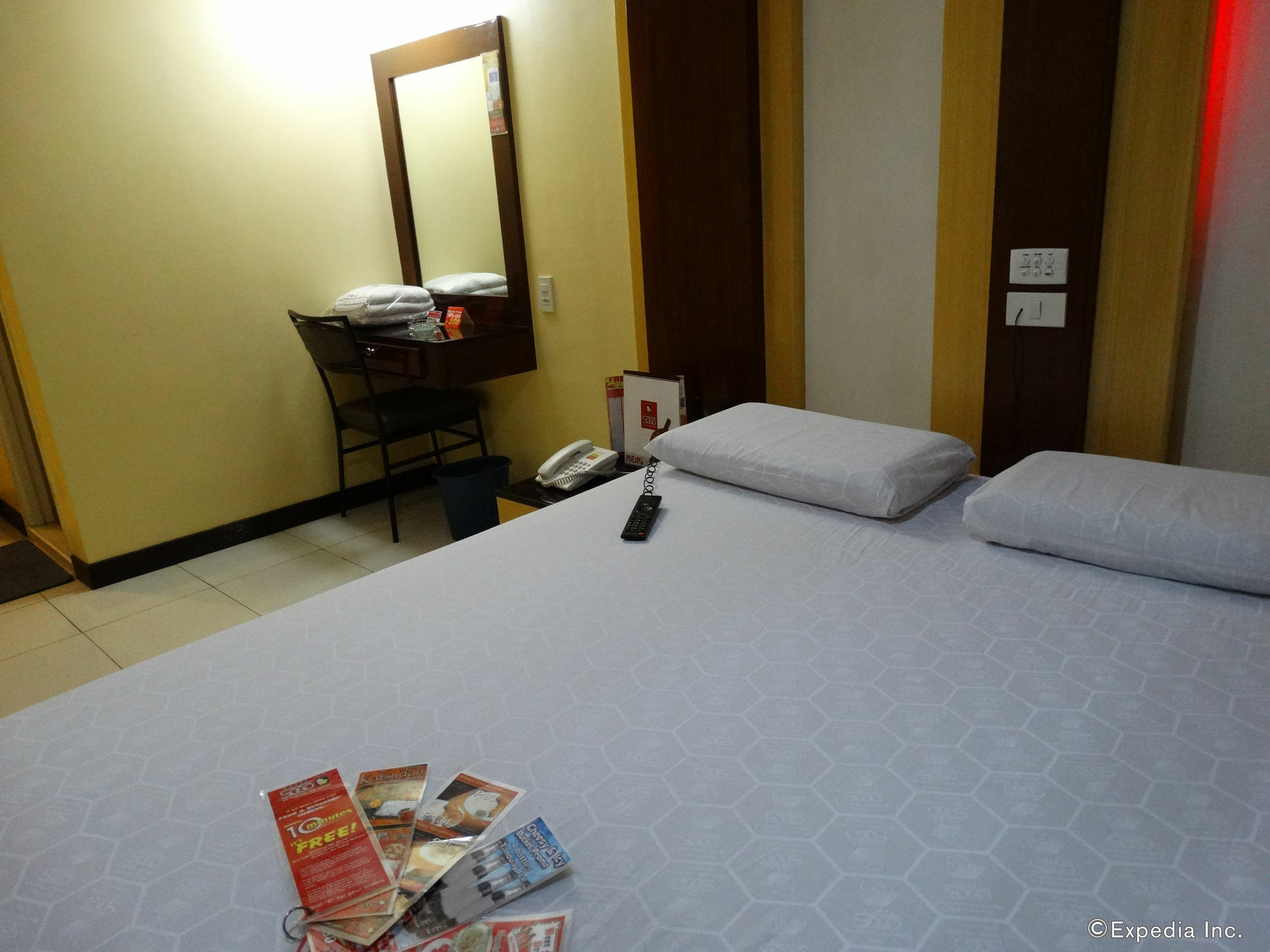 Hotel Sogo Pasay Wood Street Buitenkant foto