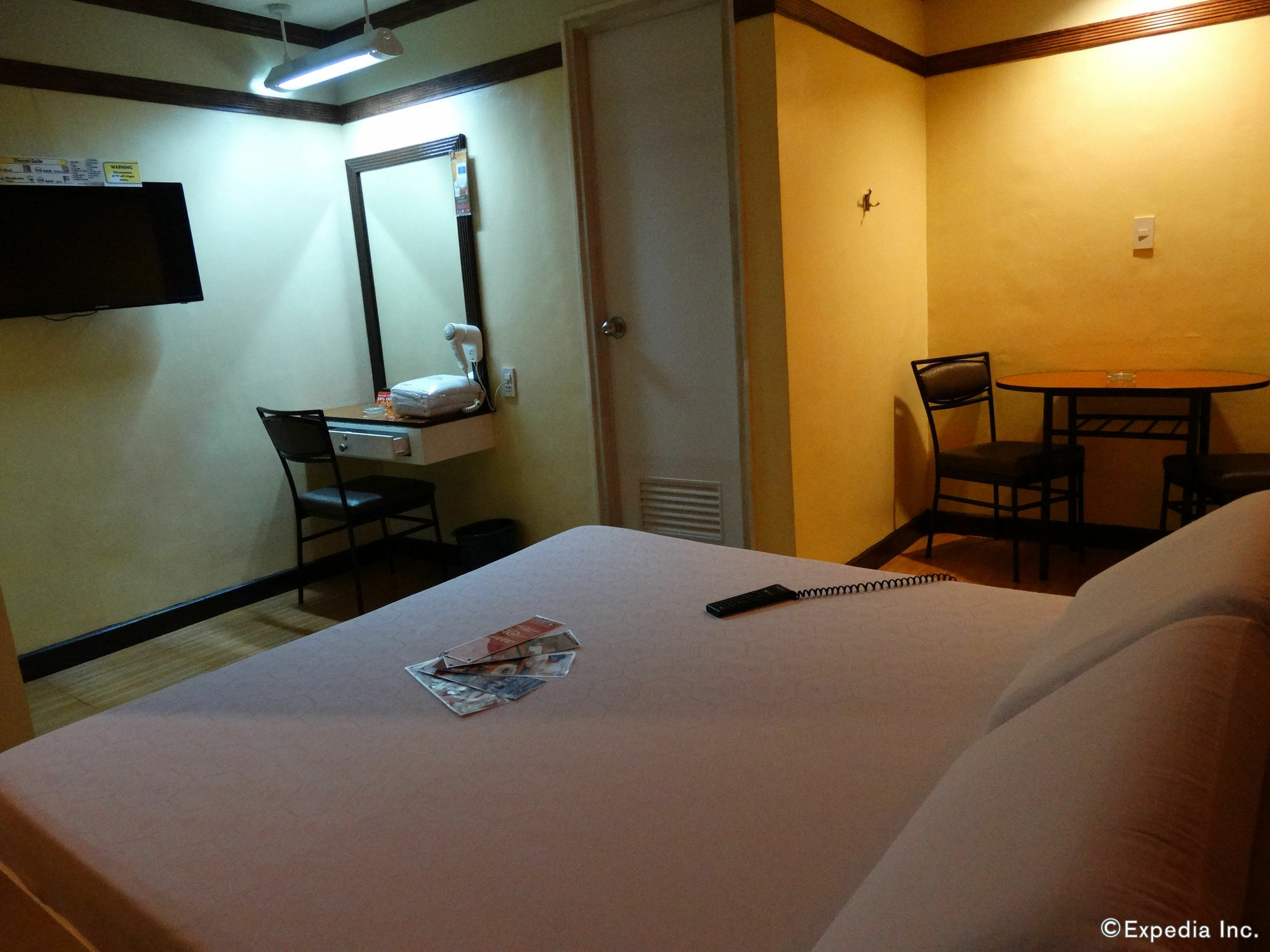 Hotel Sogo Pasay Wood Street Buitenkant foto