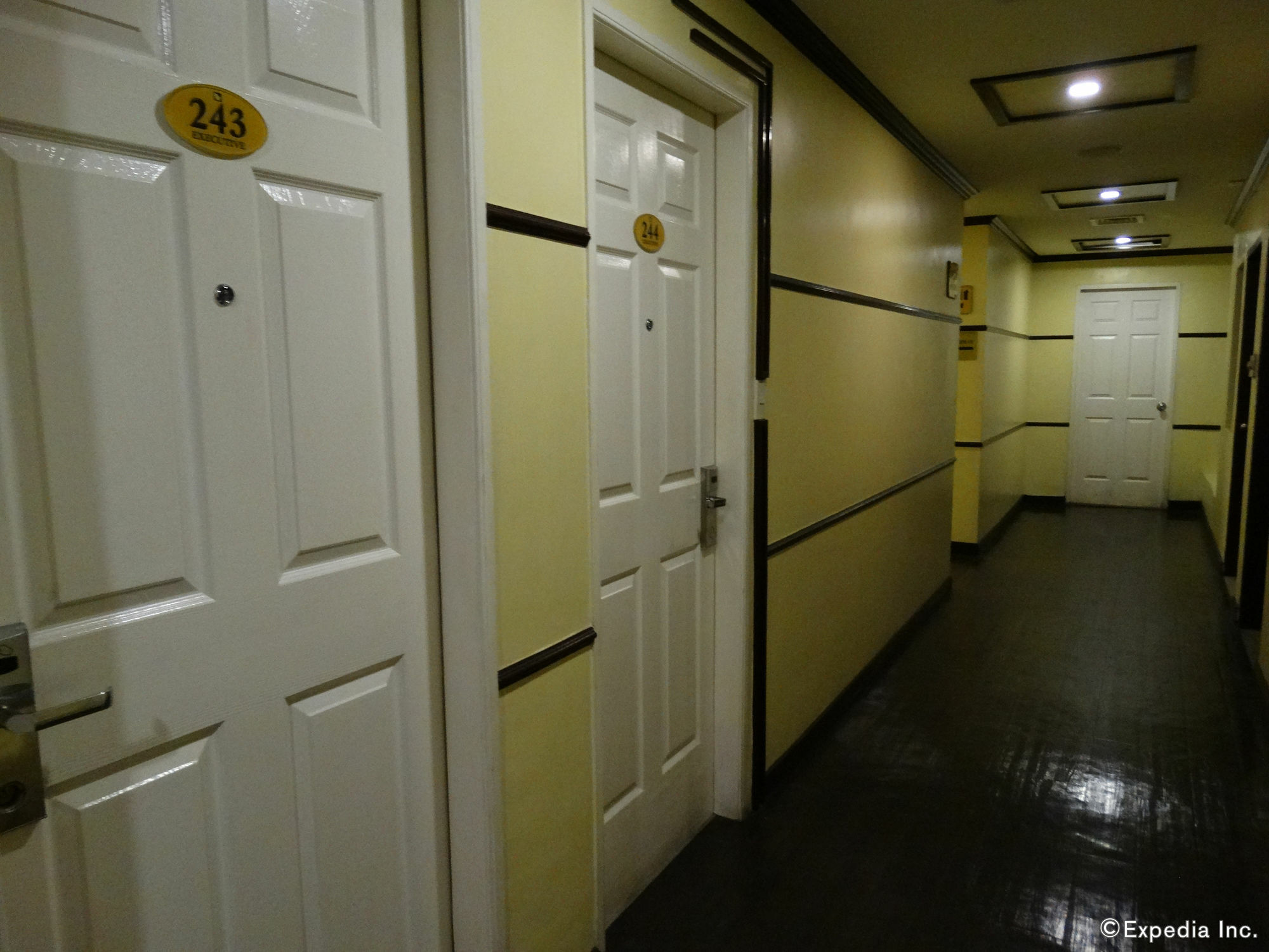 Hotel Sogo Pasay Wood Street Buitenkant foto