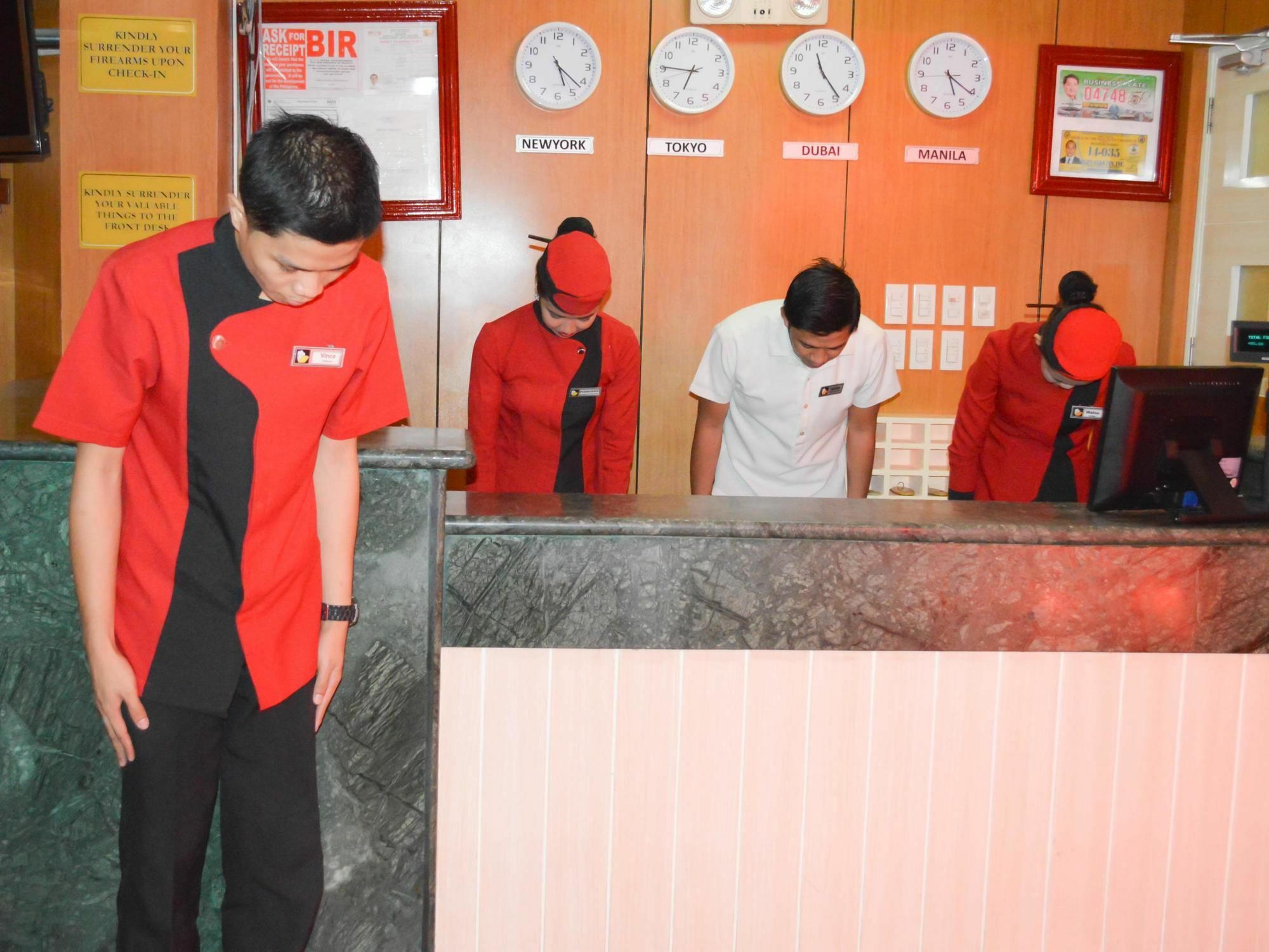 Hotel Sogo Pasay Wood Street Buitenkant foto