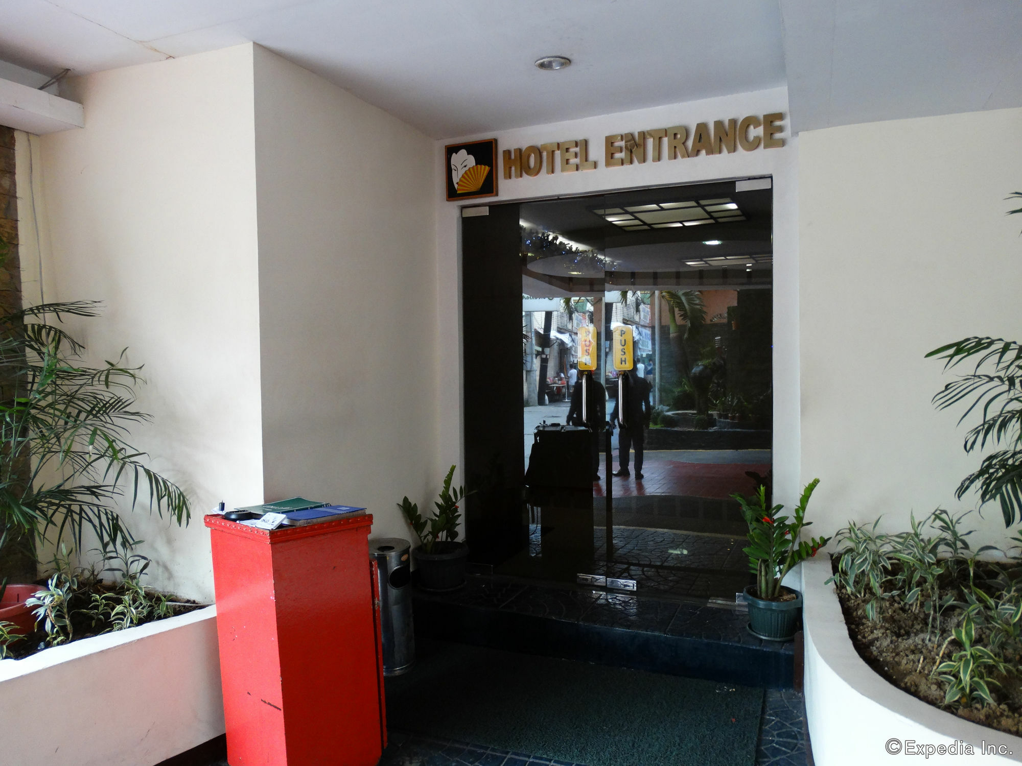 Hotel Sogo Pasay Wood Street Buitenkant foto