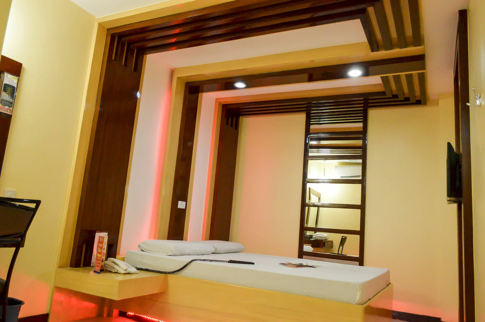 Hotel Sogo Pasay Wood Street Buitenkant foto