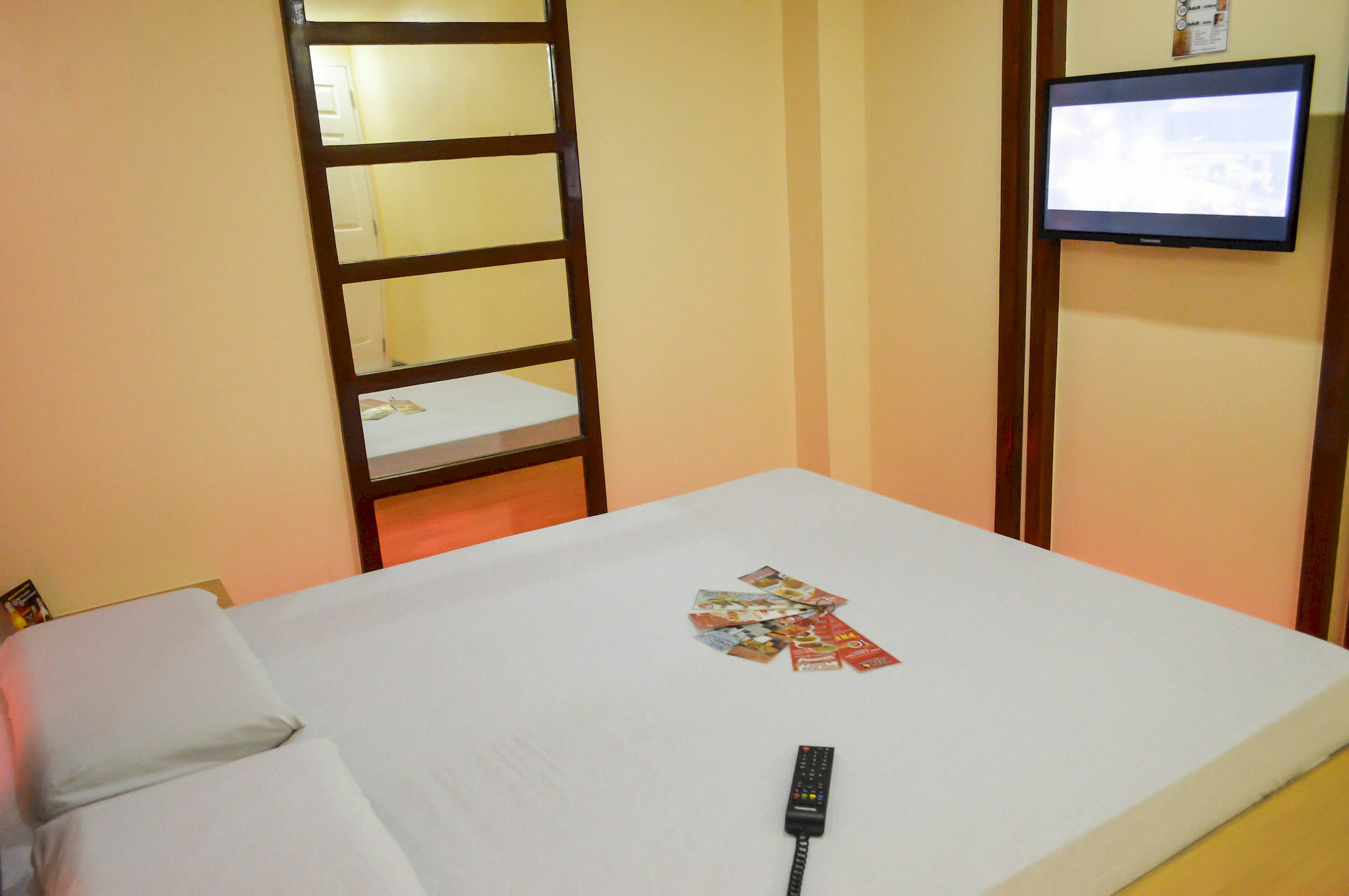 Hotel Sogo Pasay Wood Street Buitenkant foto