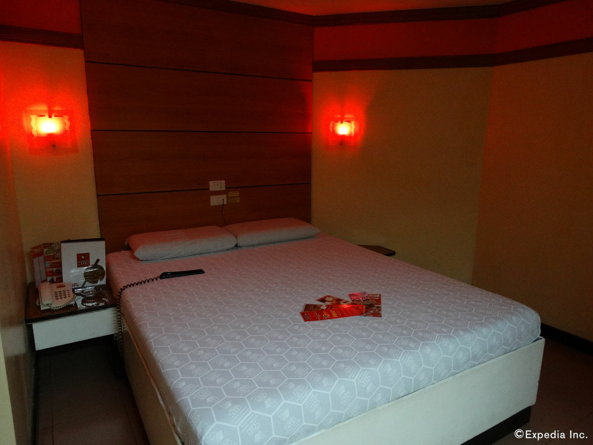 Hotel Sogo Pasay Wood Street Buitenkant foto