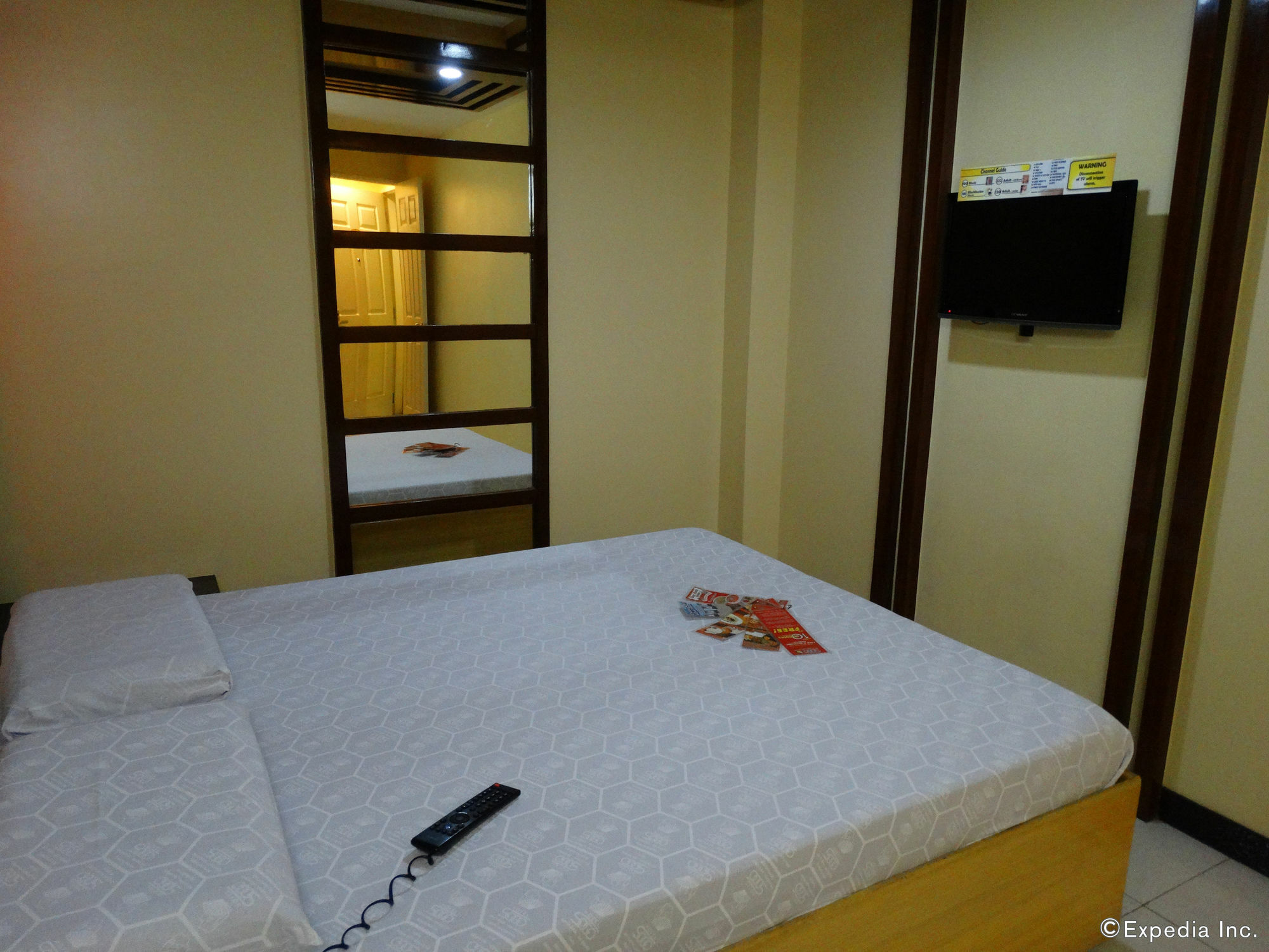Hotel Sogo Pasay Wood Street Buitenkant foto