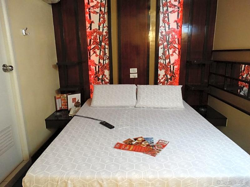 Hotel Sogo Pasay Wood Street Buitenkant foto