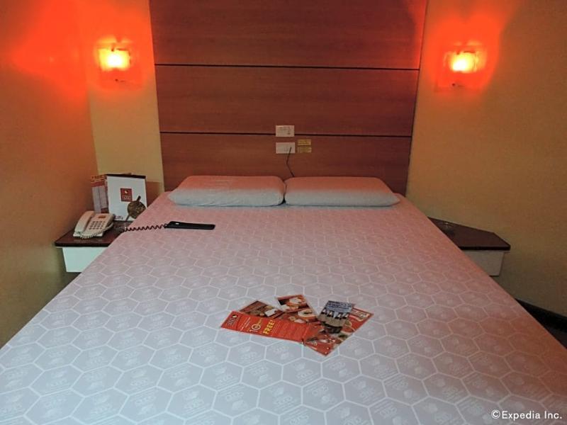 Hotel Sogo Pasay Wood Street Buitenkant foto