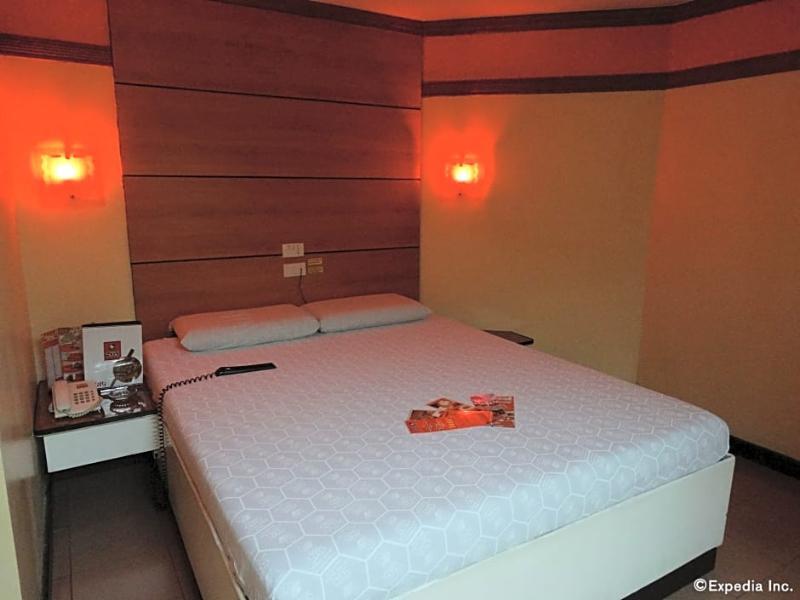Hotel Sogo Pasay Wood Street Buitenkant foto