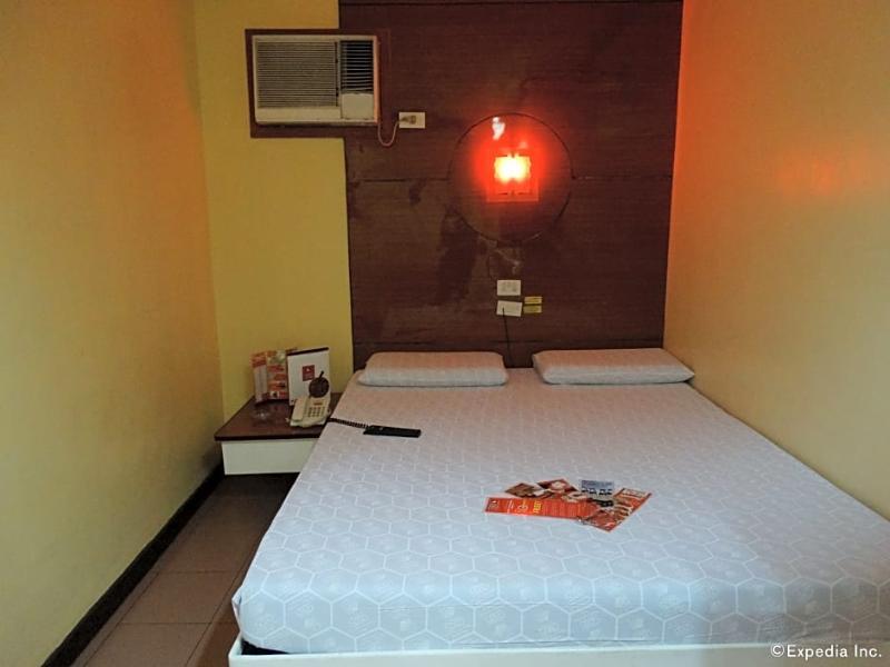 Hotel Sogo Pasay Wood Street Buitenkant foto